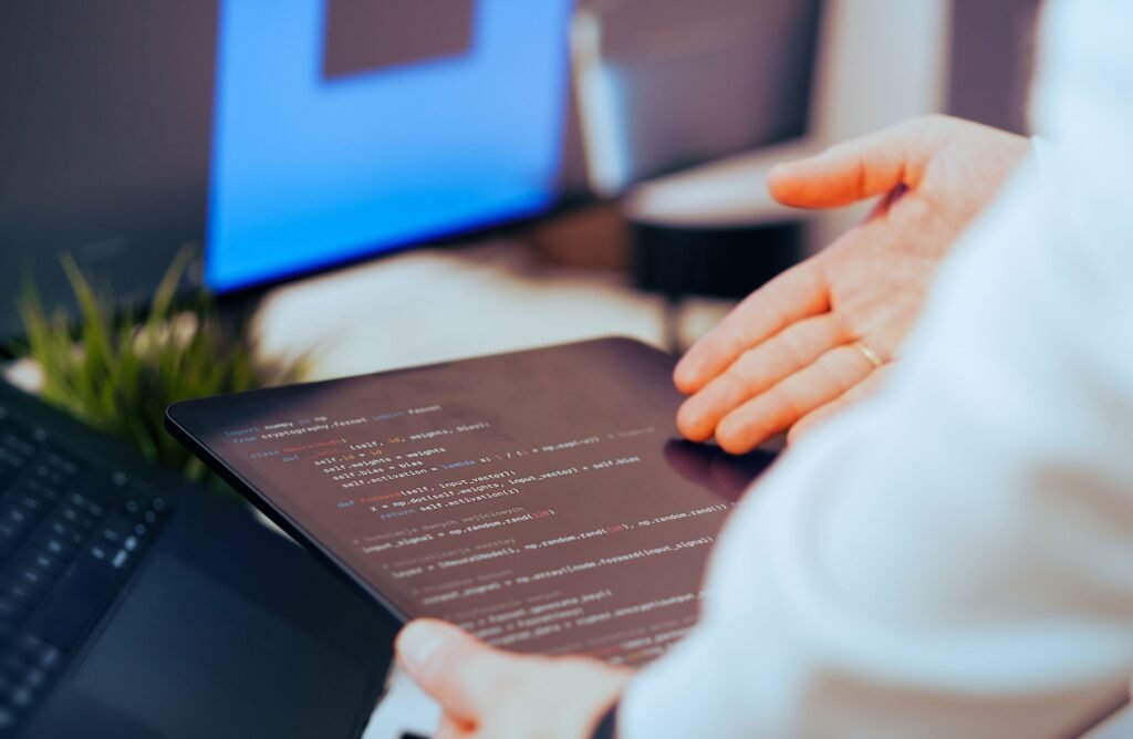 Inteligência artificial apoiando a pesquisa e a criação de produtos digitais